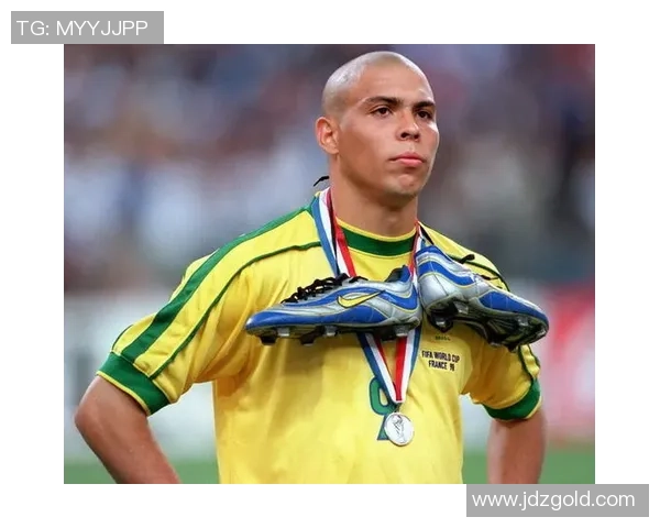 17号足球明星前锋的传奇故事与辉煌成就揭秘